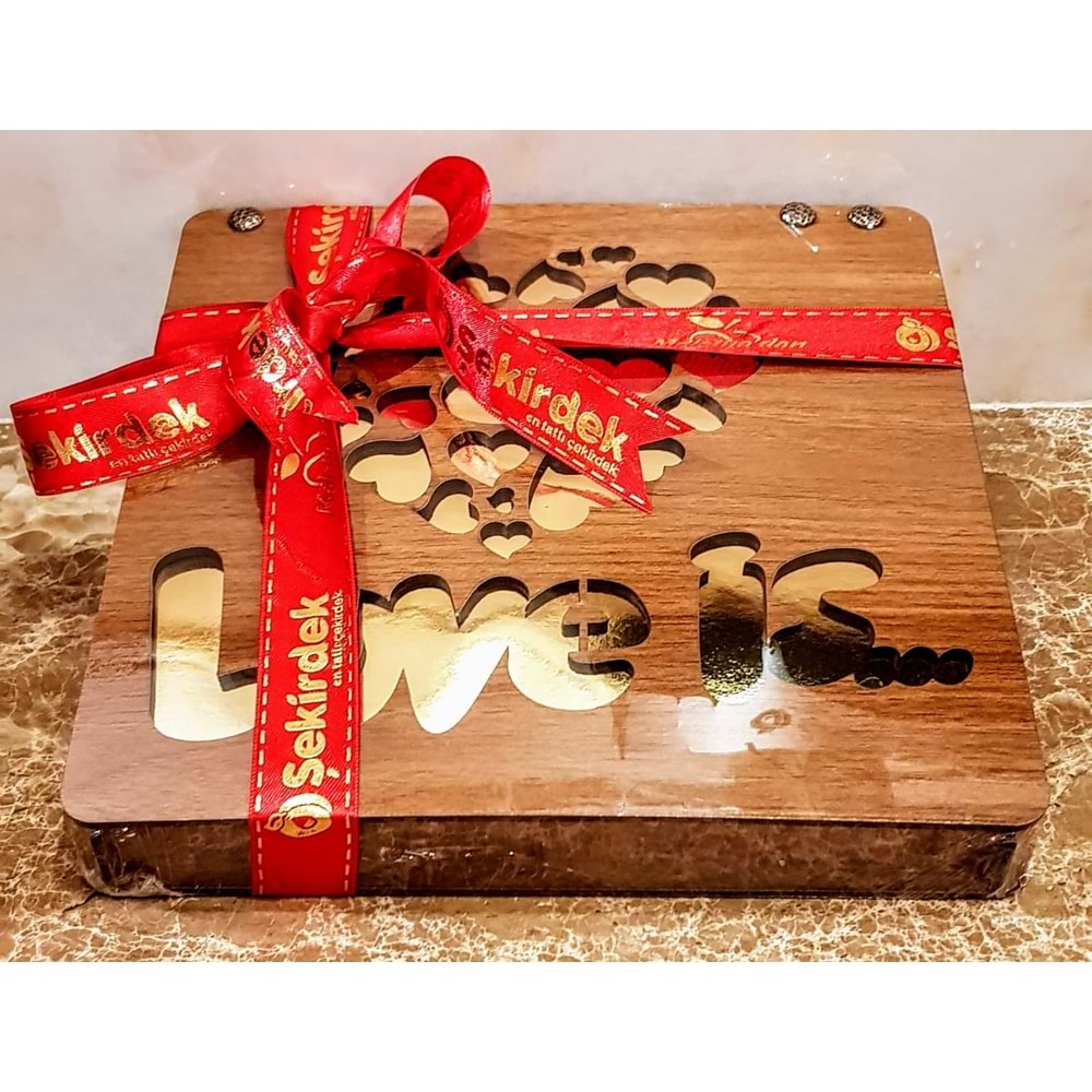 Love is Hediyelik Kayısı Ahşap Kutu 800 Gr